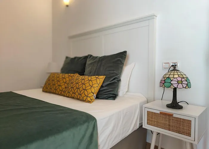 Hostly Sierpes 3 Renewed Families-Fibre-Parking Optional